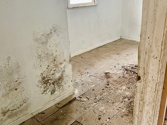 4th image of 13301 S Burley Ave