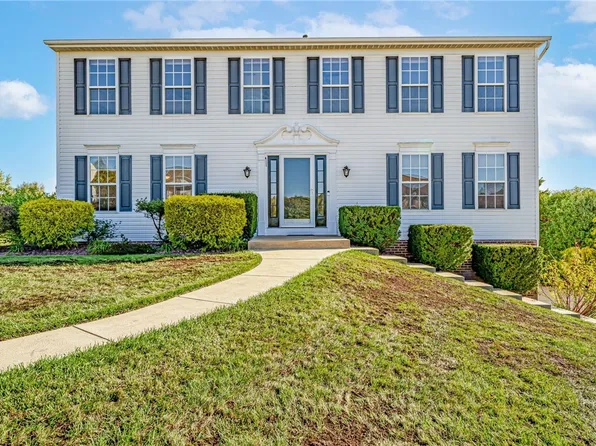 8811 Hilltop Rd, North Huntingdon, PA 15642