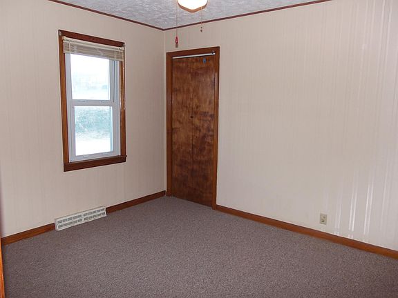 4th image of 413 Swigart St
