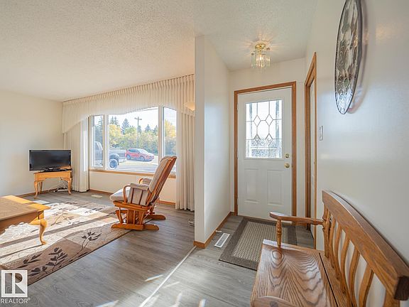 2nd image of 5320 54th St