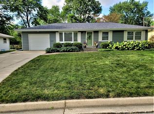 24 Robinwood Dr, Normal, IL 61761