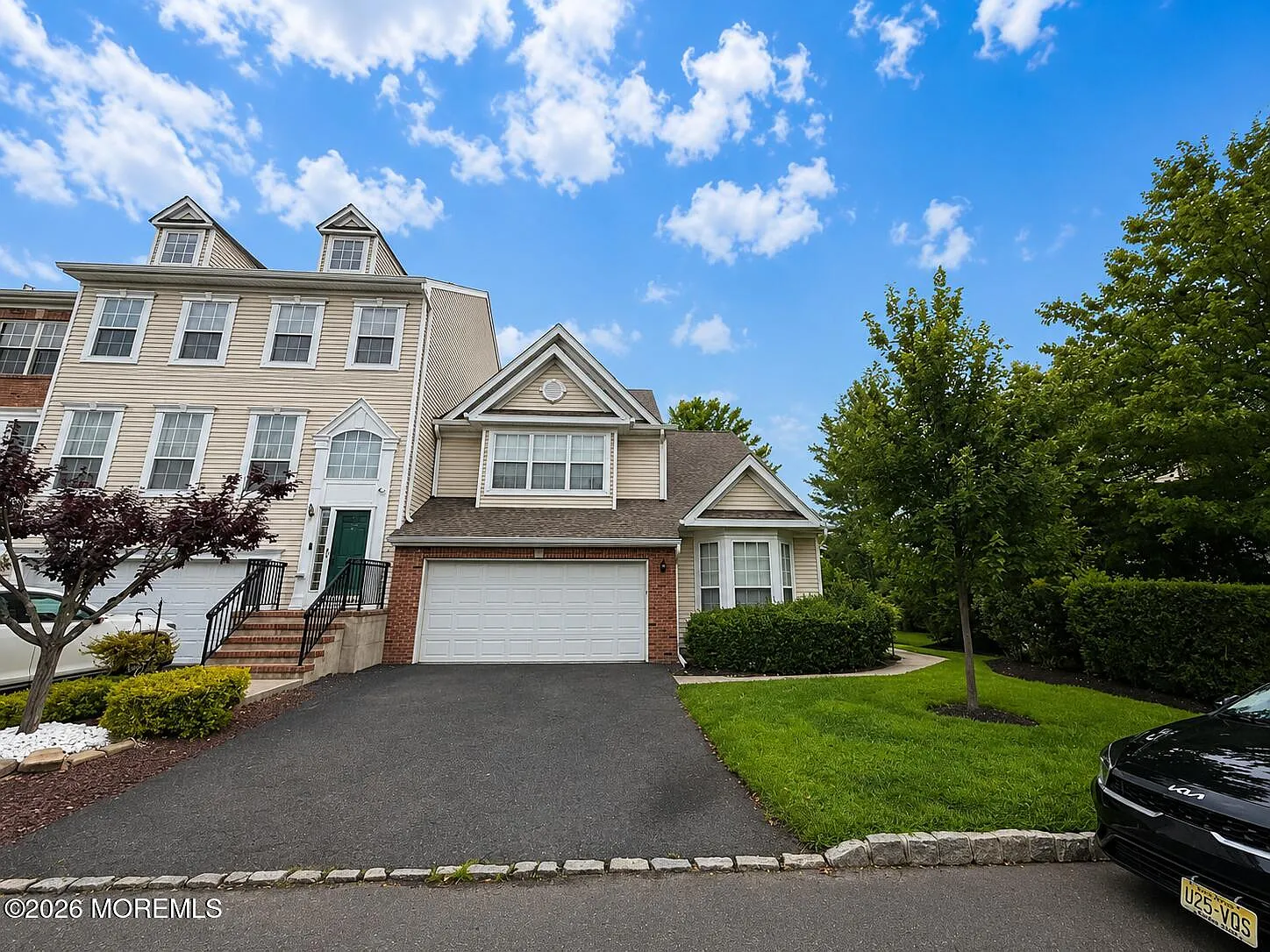 3 bed, 2.5 bath, 2114 sqft, $3,900 — Photo 2