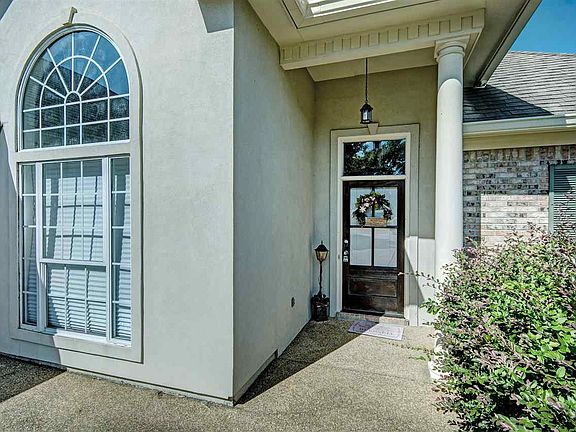 3rd image of 106 Essex Ct
