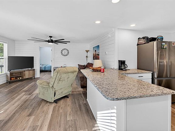 5th image of 3015 E 3rd St