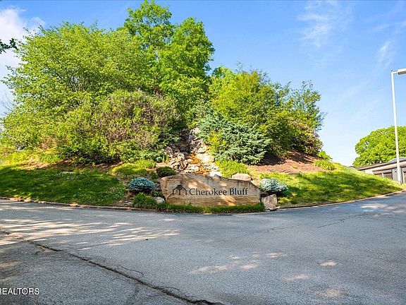5th image of 1974 Cherokee Bluff Dr