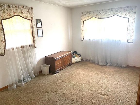 4th image of 2133 Crestwood Dr