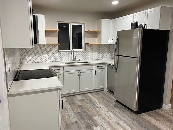3rd image of 807 E Euclid Ave