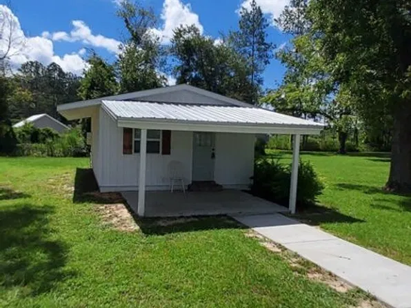 467 Pine St, Baxley, GA 31513