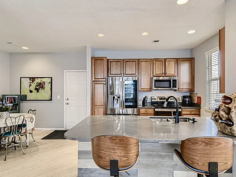 8377 Stonybridge Cir — Photo 13