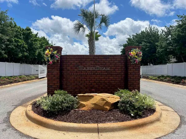 5900 Cromwell Dr, Milton, FL 32571