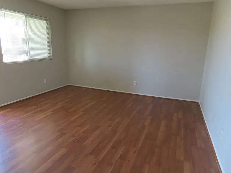 2220 W Dora St #203 — Photo 3