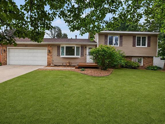 2nd image of 2575 Lamada Pl