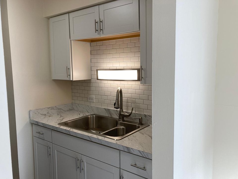 1st image of 7117 W 93rd St