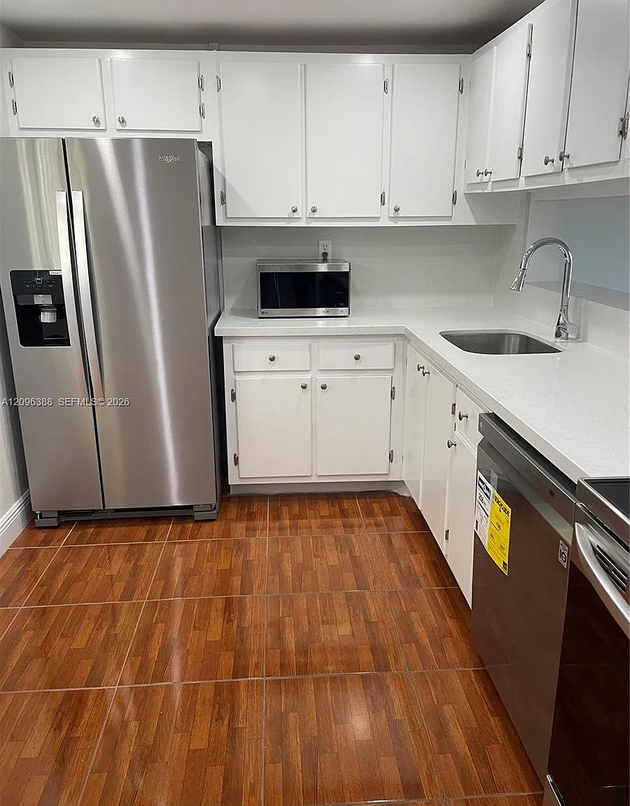 Horizons West Condo #4 — Photo 4