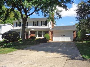 999 Roland Rd, Lyndhurst, OH 44124