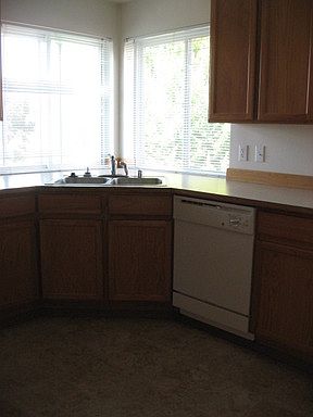 3rd image of 215 23rd Ave SW APT 9