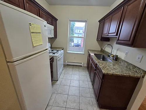 310 Edgewood Ave Photo 1