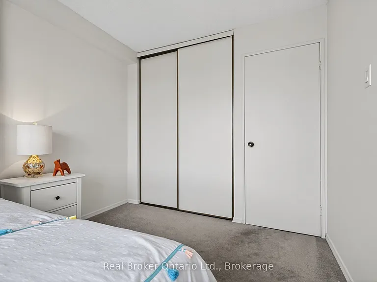 23 Woodlawn Rd E #811 — Photo 35