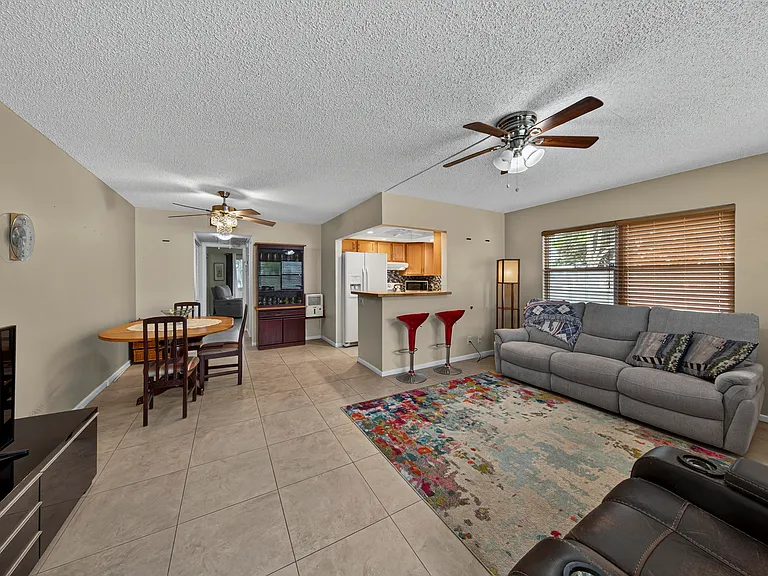 125 Newport Ct #I — Photo 5