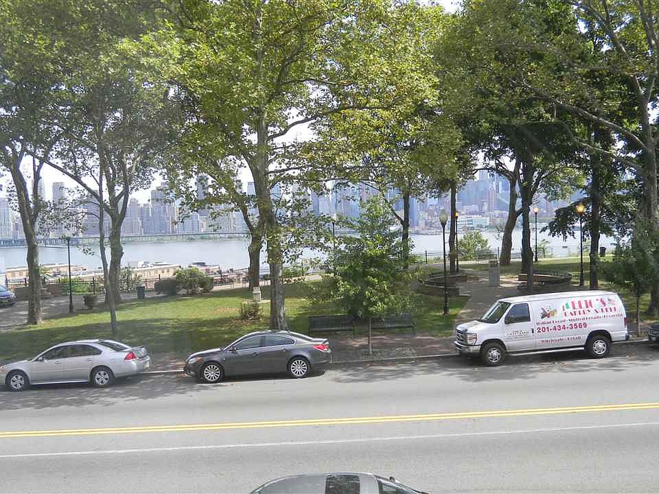 2nd image of 5509 Boulevard #1