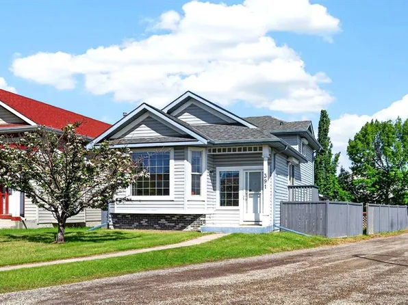 391 SE Country Hills Pl NW, Calgary, AB T3K 4W6