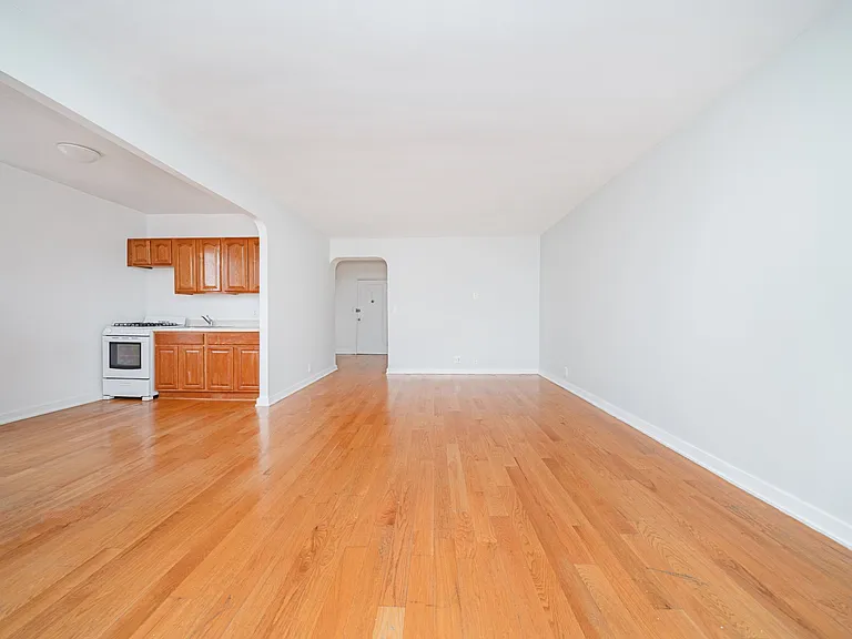 500 Kappock St #7J — Photo 3