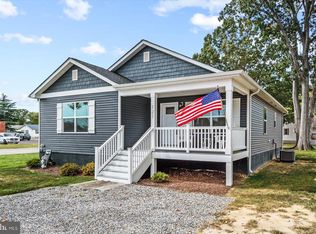 121 1st St, Colonial Beach, VA 22443
