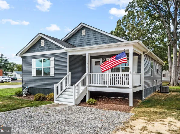 121 1st St, Colonial Beach, VA 22443