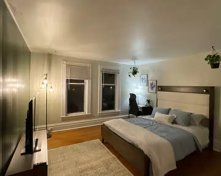 629 Crescent St NE #2 — Photo 1