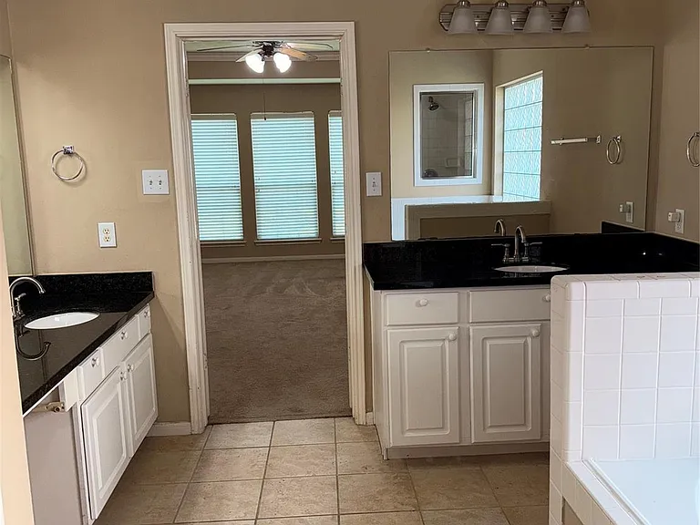 14009 Hollow Canyon Ln — Photo 9