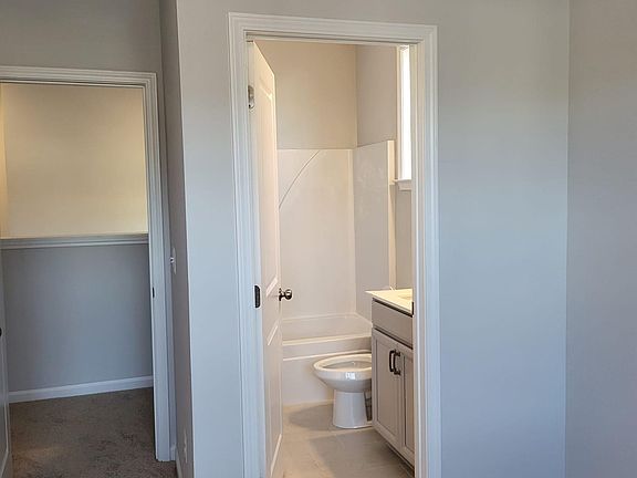 4th image of 600 Cunninghame Ct #63