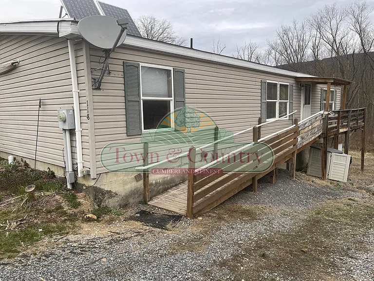 118 Hyndman Rd — Photo 1