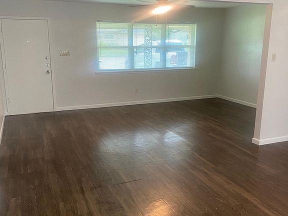 4th image of 135 SE Gardens Blvd
