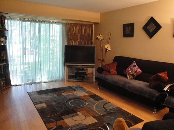2nd image of 941 Commonwealth Ct APT 1