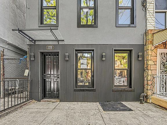 2nd image of 1998 Bergen St Floor 1