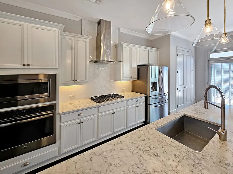 2142 Coventry Dr — Photo 12