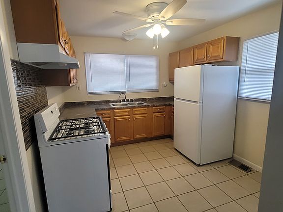 3rd image of 320 Sauganash St