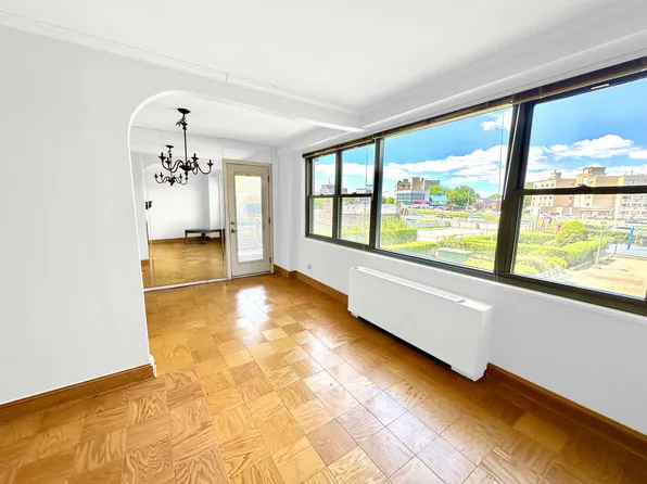 61-20 Grand Cent Parkway image 1 of 4