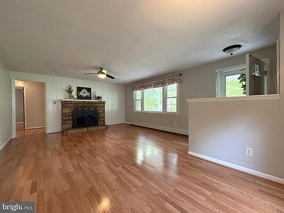 4th image of 235 Deepwood Dr