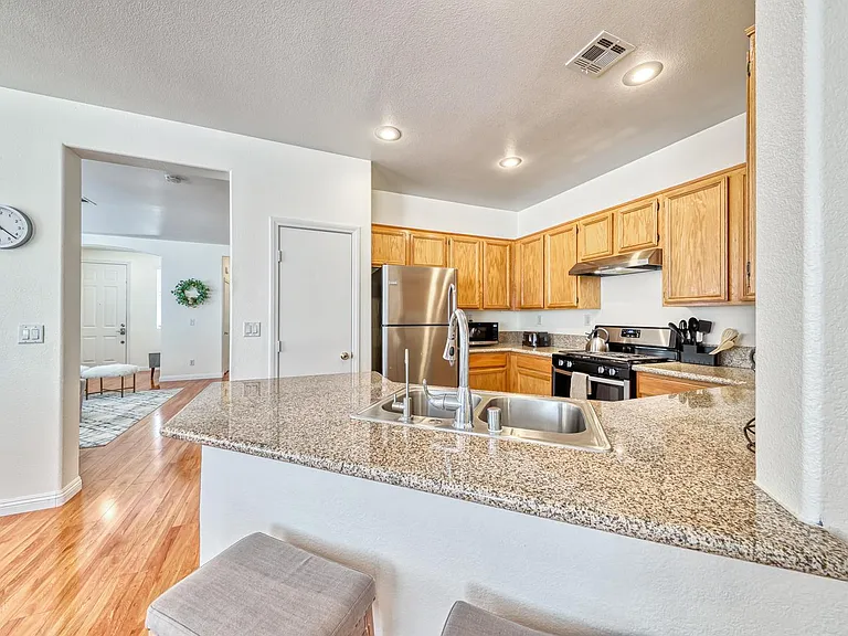 9772 Ridgebluff Ave — Photo 5