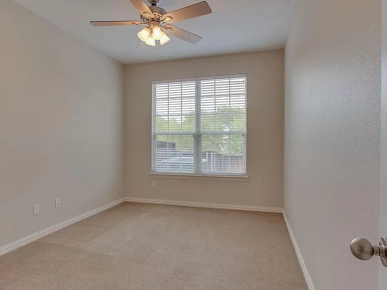 1825 Brookview Dr — Photo 13
