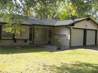437 Forrest Hill Ln, Grand Prairie, TX 75052