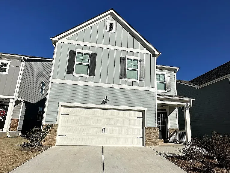 5 bed, 2382 sqft, $2,350 — Photo 2