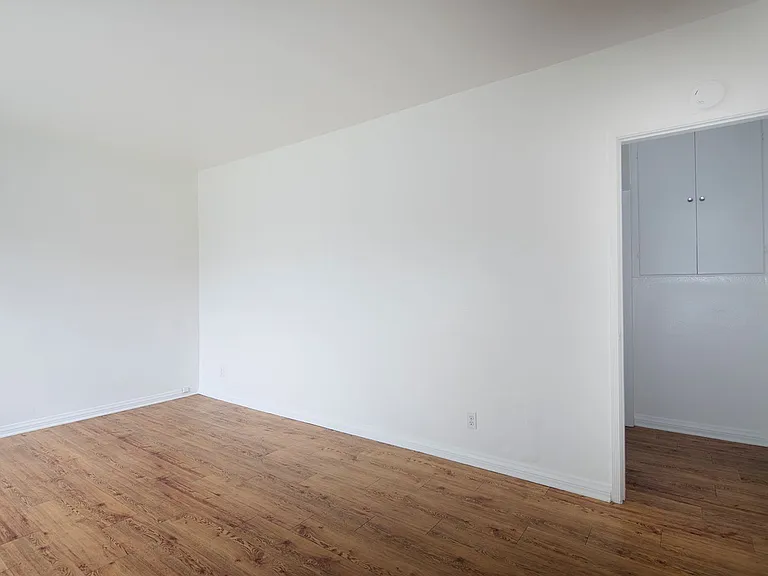 Herschel Apartments — Photo 6