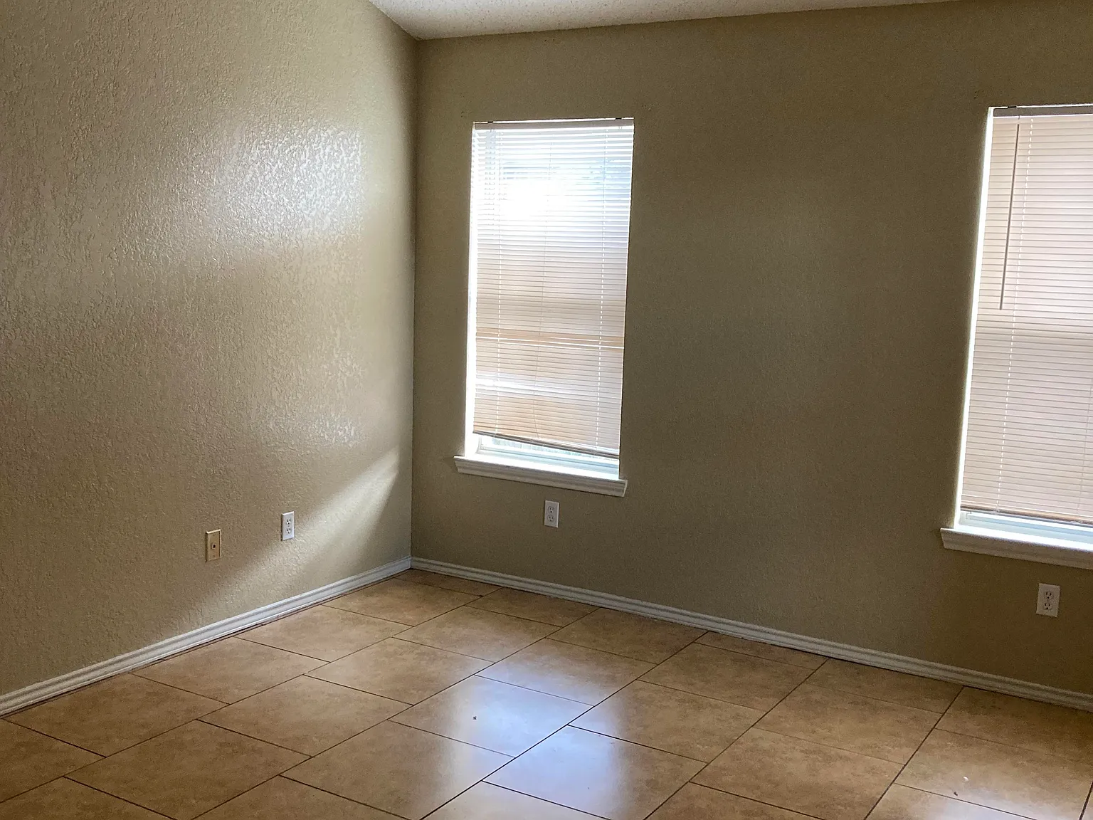 4 bed, 2.0 bath, 1795 sqft, $1,597 — Photo 4