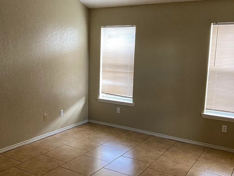 2207 Waterfall Dr — Photo 4