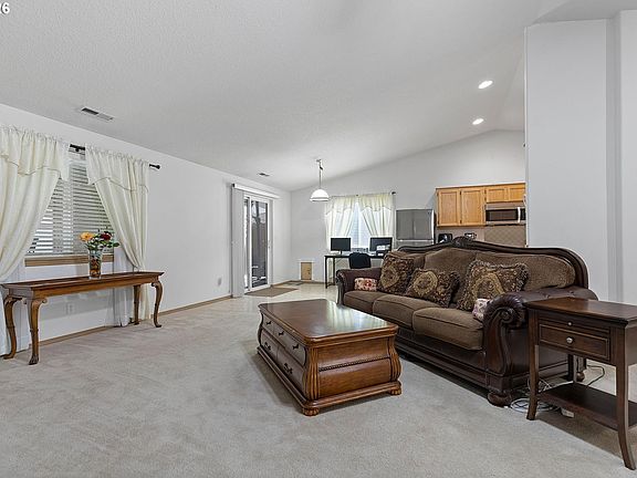 4th image of 709 Toliver Dr