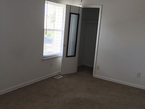 Upstairs front bedroom 