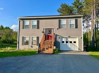 11 Deer Pond Ln, Bangor, ME 04401