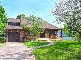 20 Avalon Rd, Great Neck, NY 11021